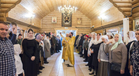 В храме Иоанна Предтечи прошла Божественная литургия в Неделю 25-ю по Пятидесятнице