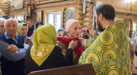 В праздник Входа Господня в Иерусалим прошло праздничное богослужение в храме Иоанна Предтечи